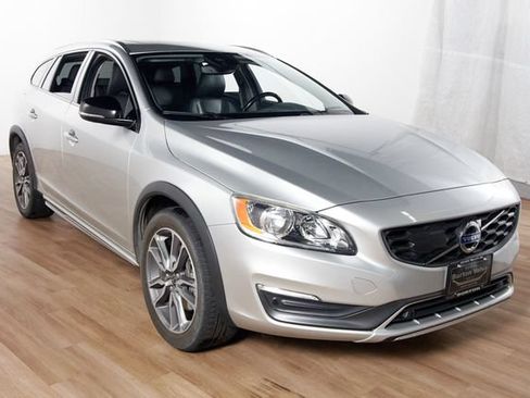 Used 2015 Volvo V60 T5 Cross Country w/ Convenience Package AWD/4WD image 3