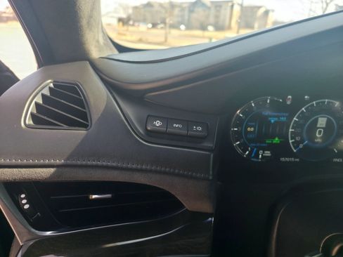 Used 2017 Cadillac Escalade ESV Platinum image 14