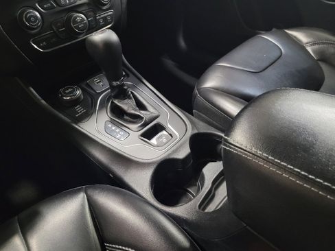 Used 2019 Jeep Cherokee Latitude Plus w/ Comfort/Convenience Group AWD/4WD image 26