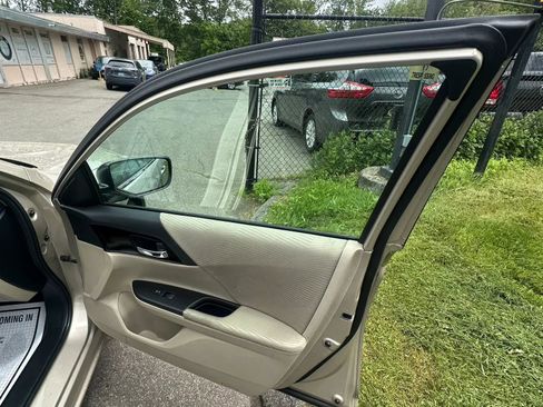 Used 2016 Honda Accord LX image 30