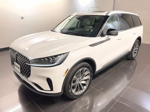 Used 2026 Lincoln Aviator Reserve AWD/4WD image 3