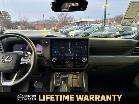 Used 2024 Lexus GX 550 image 13