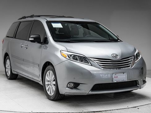 Used 2015 Toyota Sienna Limited Premium AWD/4WD image 36