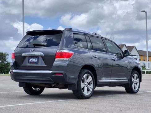 Used 2012 Toyota Highlander Limited w/ Tow Pkg FWD image 5