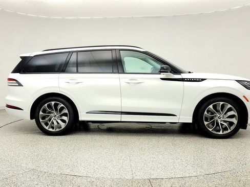 Used 2025 Lincoln Aviator 2WD w/ Jet Appearance Package image 4