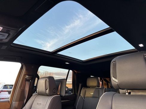 Used 2025 Cadillac Escalade Premium Luxury image 36