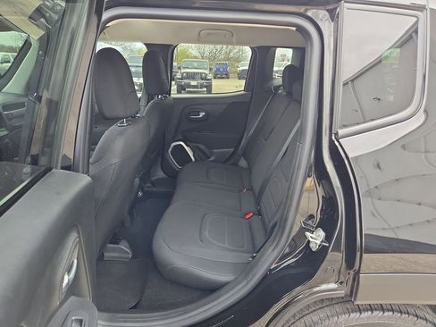 Used 2018 Jeep Renegade Latitude image 16