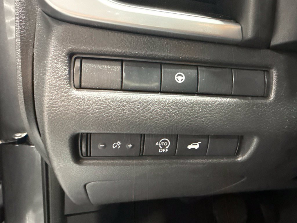 Used 2025 Nissan Rogue SV AWD/4WD image 20