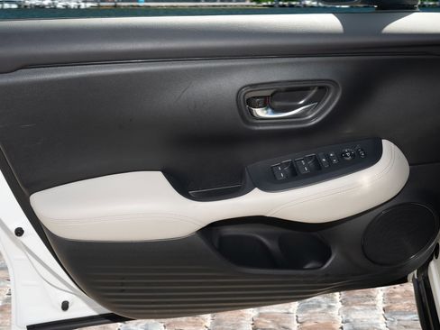 Certified 2024 Honda HR-V LX image 10