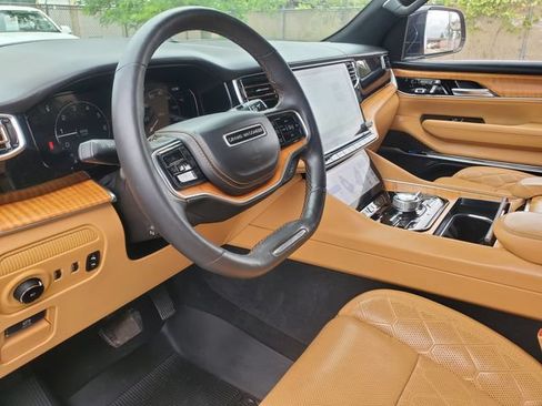 Used 2022 Jeep Grand Wagoneer Series III w/ Rear Seat Video Group 1 AWD/4WD image 13