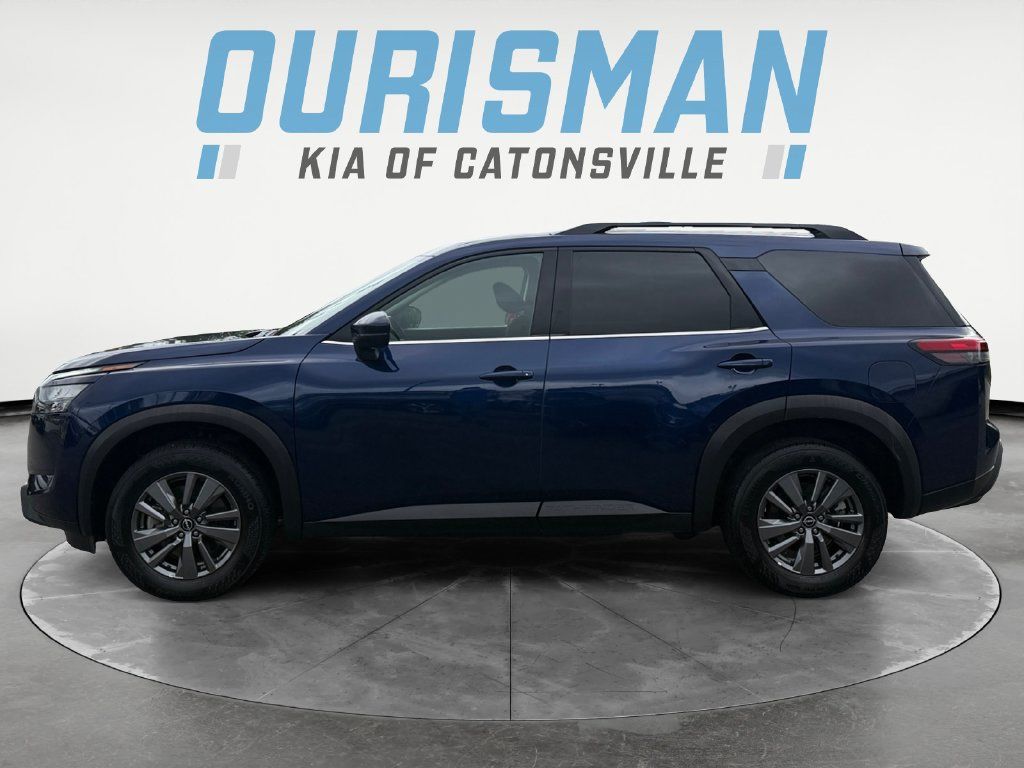Used 2025 Nissan Pathfinder SV FWD image 3