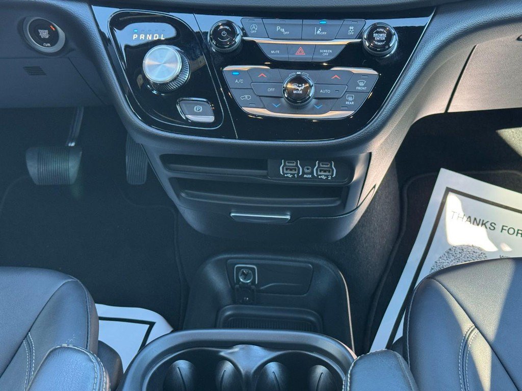 Used 2025 Chrysler Pacifica Select FWD image 17