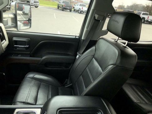 Used 2019 GMC Sierra 3500 Denali w/ Duramax Plus Package image 23