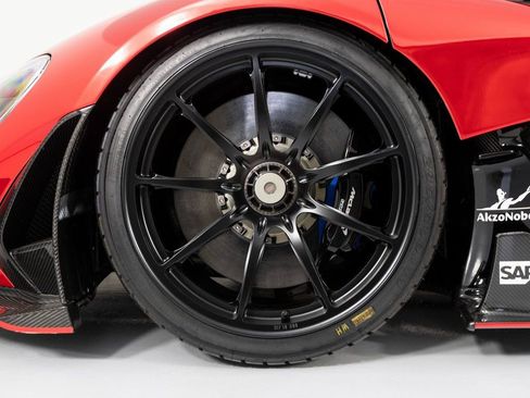 Used 2015 McLaren P1 image 9