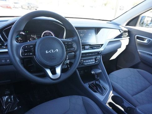 Used 2022 Kia Niro LX image 23