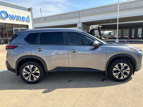 Used 2023 Nissan Rogue SV w/ SV Premium B Package FWD image 2