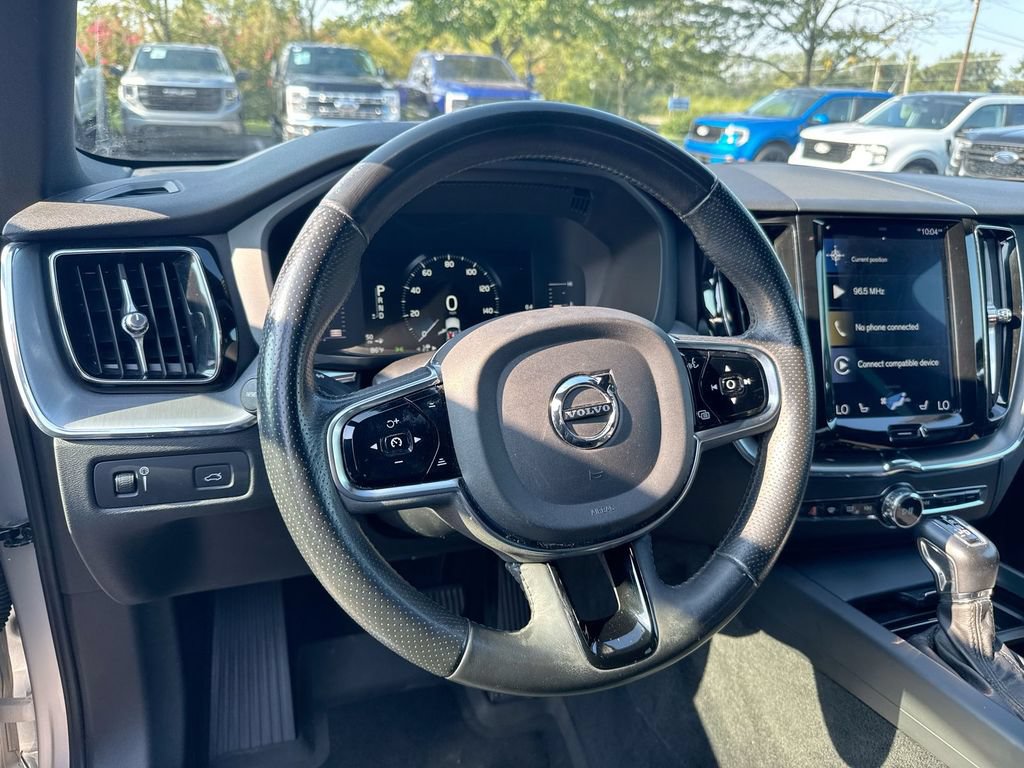 Used 2019 Volvo XC60 T5 Momentum w/ Advanced Package AWD/4WD image 11