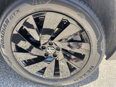 New 2026 Volkswagen Atlas Cross Sport SE image 33