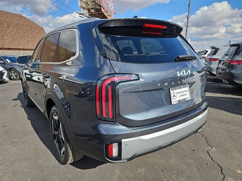 Used 2023 Kia Telluride EX w/ EX Captain's Chair Package image 5