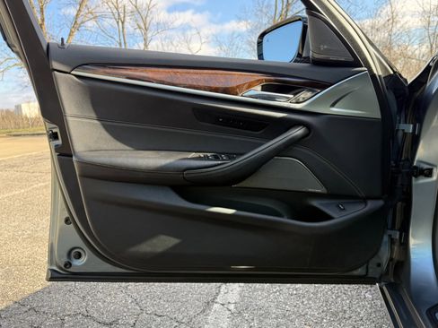 Used 2017 BMW 530i xDrive image 13