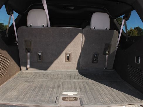 Used 2022 Chevrolet Suburban Z71 image 11