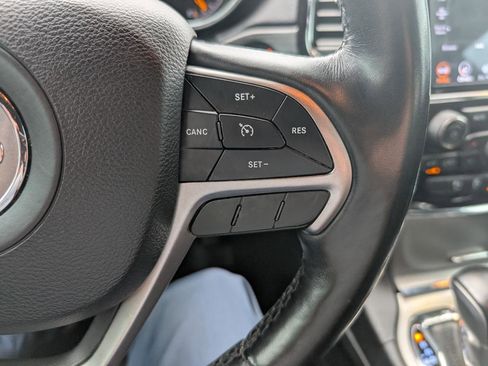 Used 2020 Jeep Grand Cherokee Altitude image 12