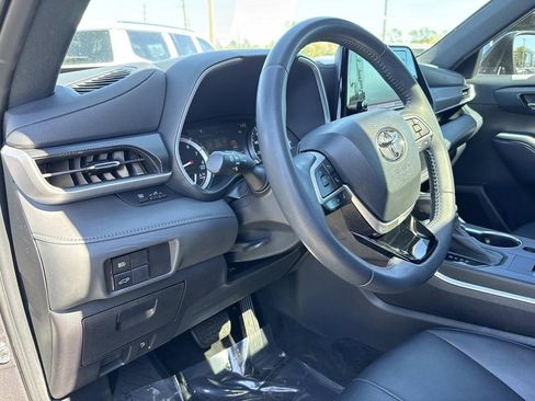 Used 2022 Toyota Highlander XSE image 26