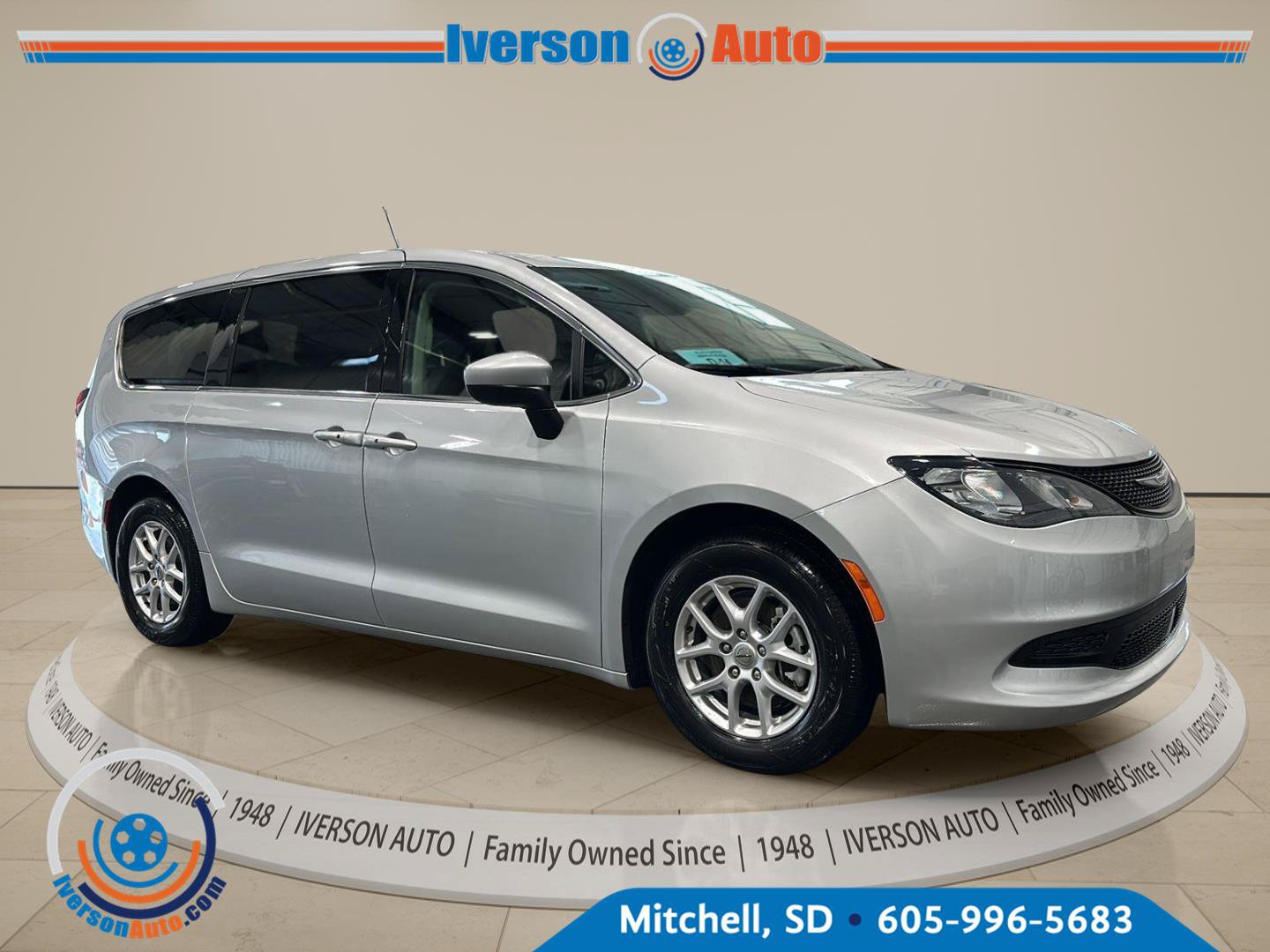 Used 2023 Chrysler Voyager LX FWD image 1