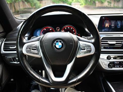 Used 2017 BMW 750i xDrive image 33