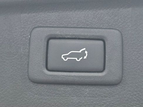 Used 2016 Subaru Outback 3.6R Limited image 16