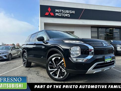 New 2025 Mitsubishi Outlander SE image 1