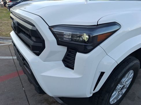 Used 2024 Toyota Tacoma SR5 image 10
