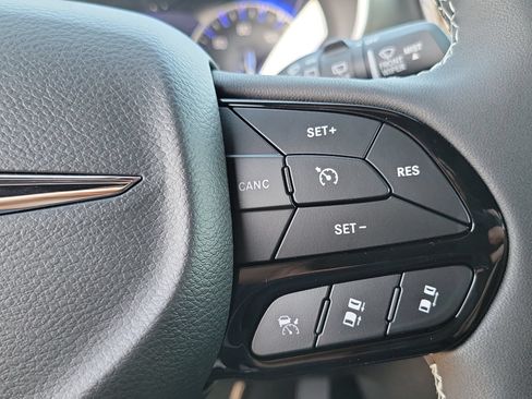 New 2026 Chrysler Pacifica Select FWD image 7