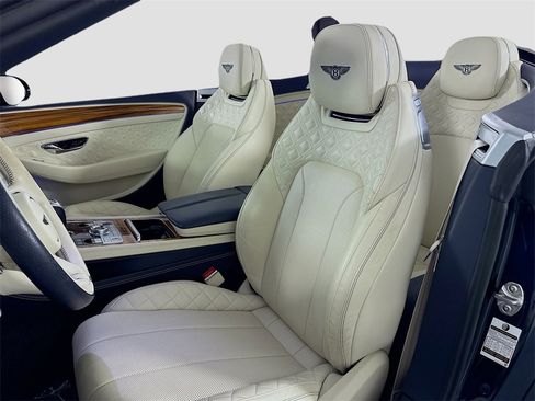 Used 2022 Bentley Continental GT image 22