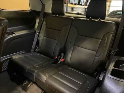 Used 2023 GMC Acadia SLT image 23