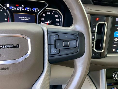 Used 2021 GMC Yukon Denali w/ Denali Premium Package image 23
