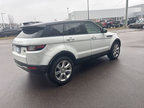 Used 2018 Land Rover Range Rover Evoque SE Premium image 8