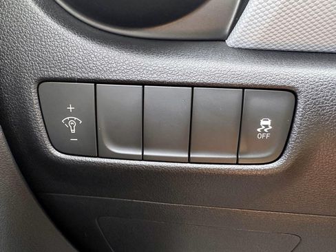 Used 2018 Hyundai Kona SE AWD/4WD image 15