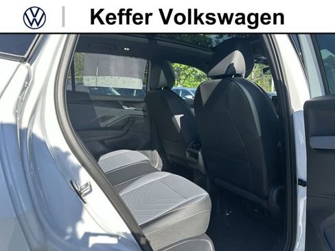 New 2026 Volkswagen Tiguan SE R-Line FWD image 28