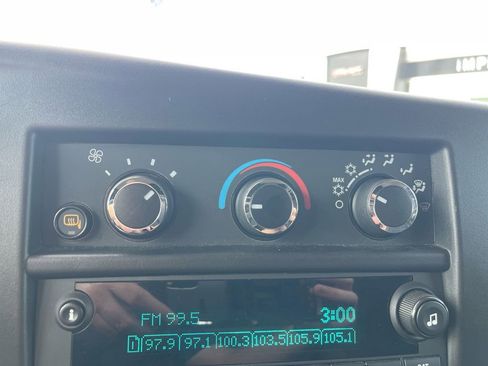 Used 2023 Chevrolet Express 2500 w/ Driver Convenience Package image 16