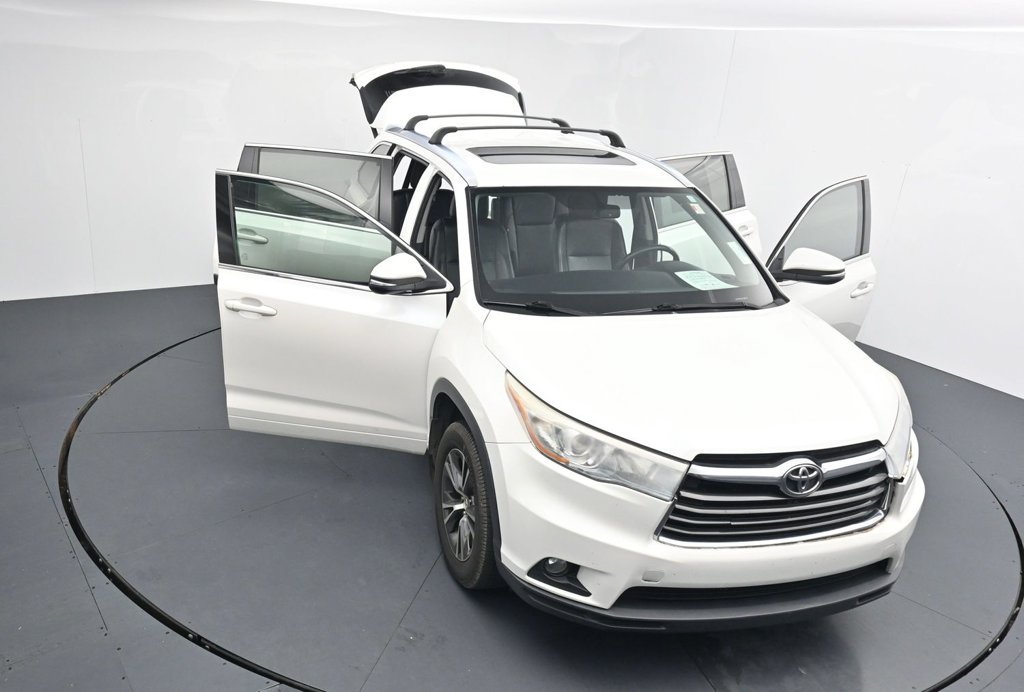 Used 2016 Toyota Highlander XLE AWD/4WD image 25