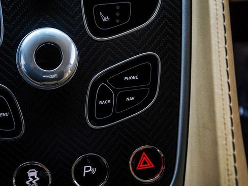 Used 2017 Aston Martin Vanquish Coupe RWD image 28