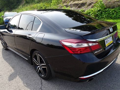 Used 2017 Honda Accord Sport image 8
