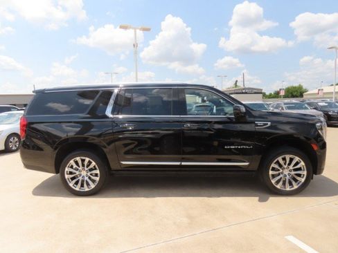 Used 2024 GMC Yukon XL Denali w/ Denali Reserve Package AWD/4WD image 8