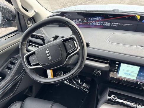 New 2026 Lincoln Navigator L Premier image 14