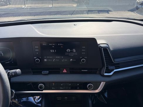 Used 2025 Kia Sportage LX image 17