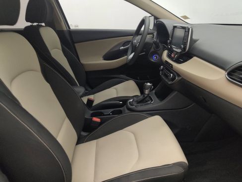 Used 2018 Hyundai Elantra GT FWD image 21