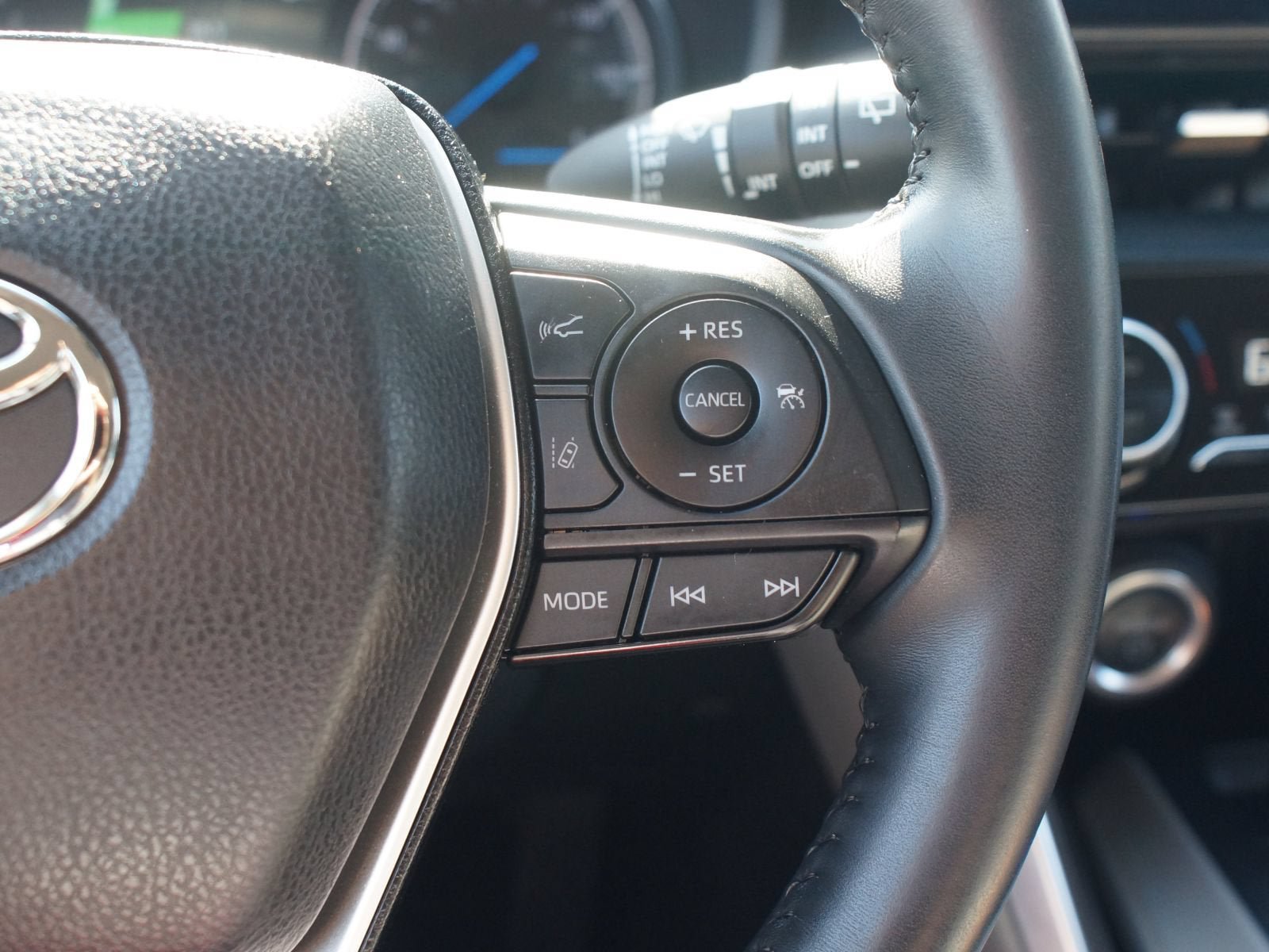 Used 2023 Toyota Venza LE AWD/4WD image 10