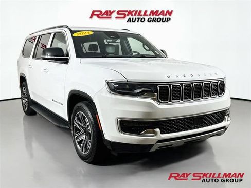 Used 2024 Jeep Wagoneer L Series II w/ Flexible Seating Group AWD/4WD image 1