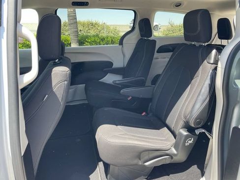 Used 2022 Chrysler Voyager LX FWD image 24